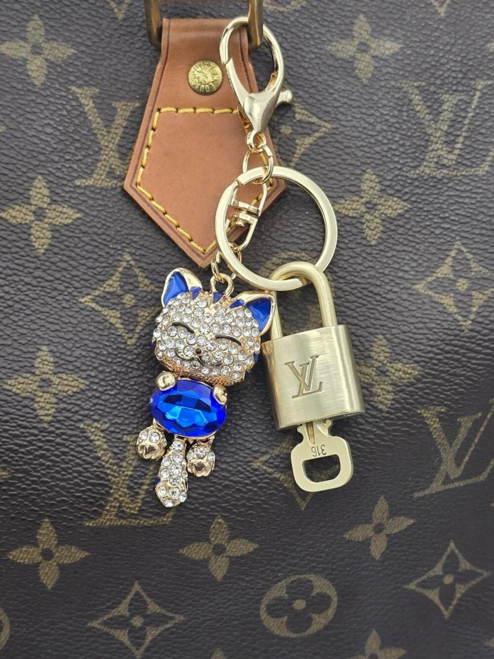Authentic Louis Vuitton Gold Padlock & Key 🔒LV Bag Unbranded Cat Charm Keychain